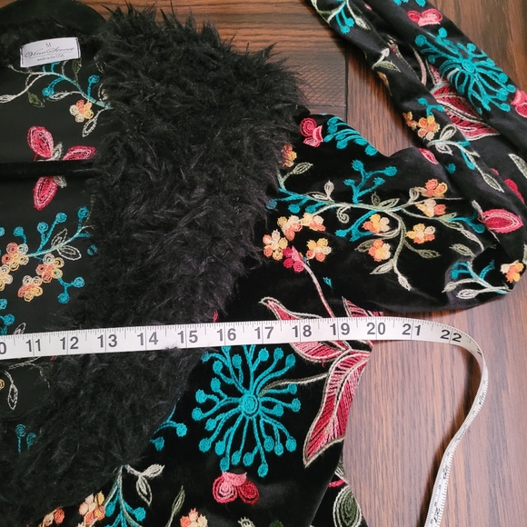VTG VINE STREET Cardigan M Velvet Floral Embroidered Boho Whimsigoth Whitchy - Picture 14 of 17